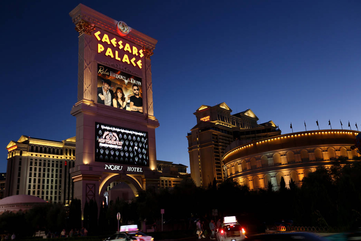 caesars-entertainment-delays-plans-to-sell-one-of-its-vegas-strip-casinos