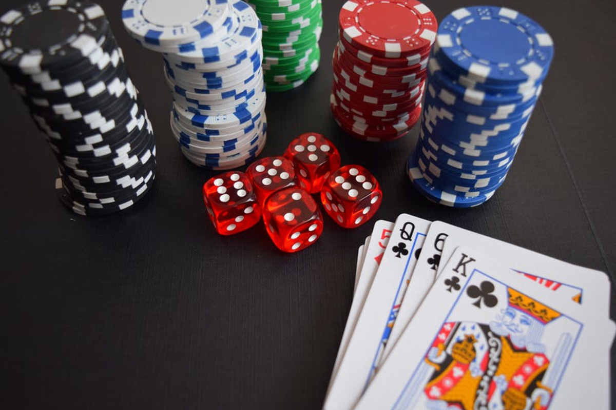 how-does-the-modern-gambling-industry-change-during-economic-and-social-upheavals?