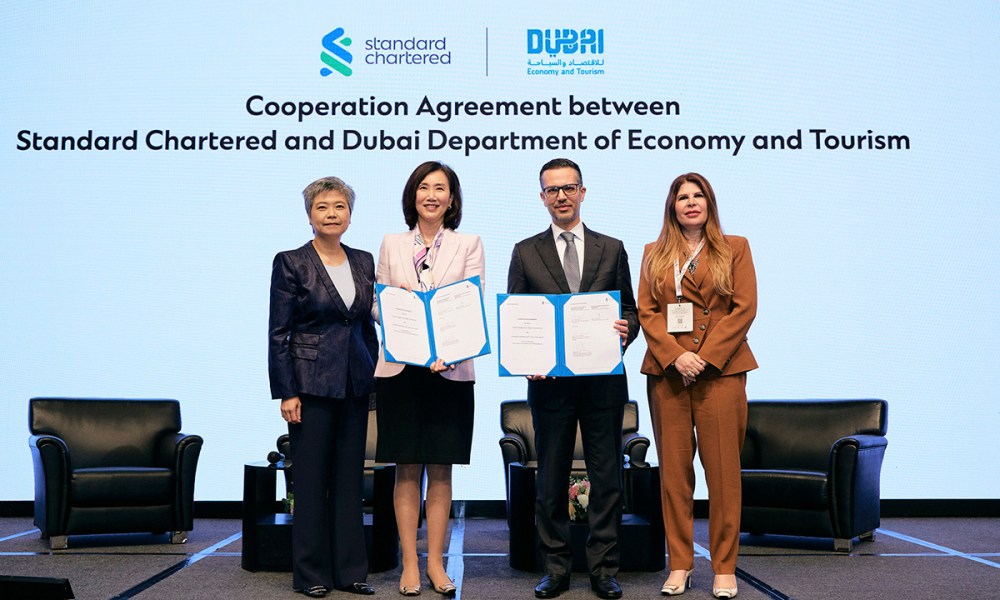 standard-chartered-and-dubai-department-of-economy-and-tourism-sign-cooperation-agreement-to-promote-business-opportunities-between-hong-kong-and-dubai