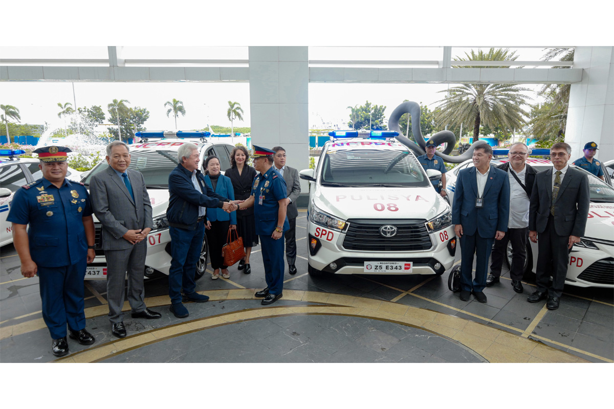 pnp-gets-8-patrol-cars-from-pagcor-licensee