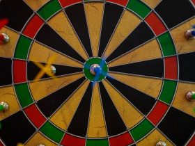 pdc-world-darts-championship-final-smashes-betting-records,-fuelled-by-darts-prodigy-luke-littler