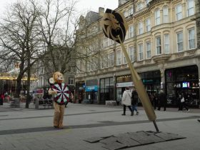 three-giant,-golden-darts-land-in-cardiff-to-celebrate-the-start-of-the-2024-betmgm-premier-league