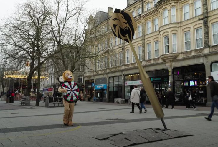 three-giant,-golden-darts-land-in-cardiff-to-celebrate-the-start-of-the-2024-betmgm-premier-league