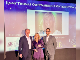 tcsjohnhuxley’s-tracy-cohen-receives-the-jimmy-thomas-outstanding-contribution-award-at-the-european-casino-awards-2024