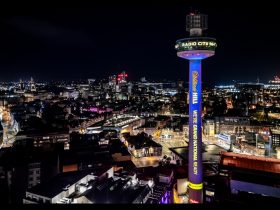 dramatic-visual-3d-projection-lights-up-liverpool-on-eve-of-grand-national