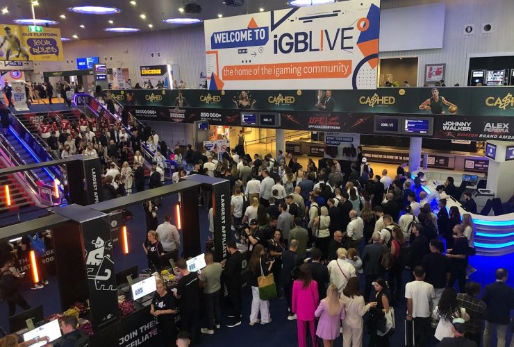 biggest-igb-l!ve-on-record-opens-in-amsterdam