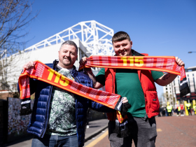 midnite-mischief:-uk-bookmaker-hands-out-‘115-charges’-scarves-before-manchester-derby