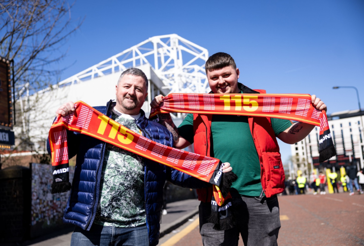 midnite-mischief:-uk-bookmaker-hands-out-‘115-charges’-scarves-before-manchester-derby