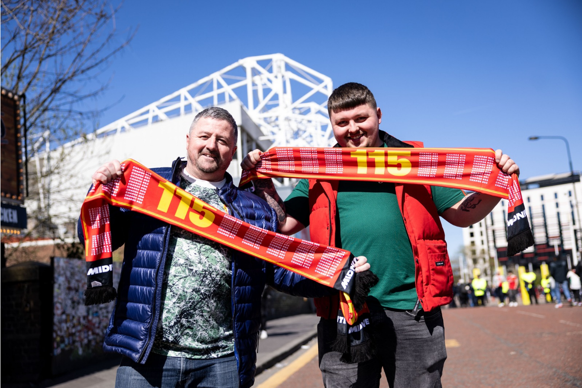 midnite-mischief:-uk-bookmaker-hands-out-‘115-charges’-scarves-before-manchester-derby
