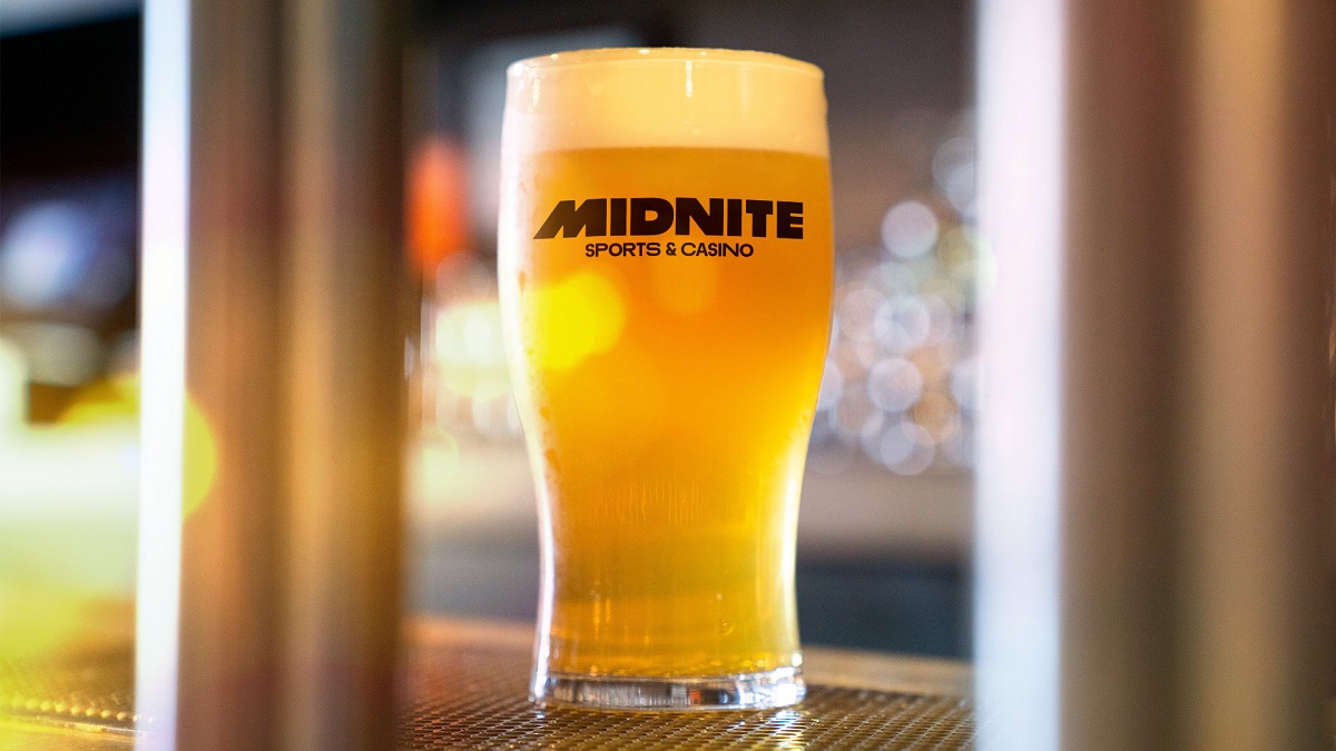 midnite-creates-free-limited-edition-beer-for-fans-to-enjoy-at-world-snooker-championship