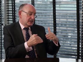 lord-allen-resigns-as-chair-of-british-horseracing-authority
