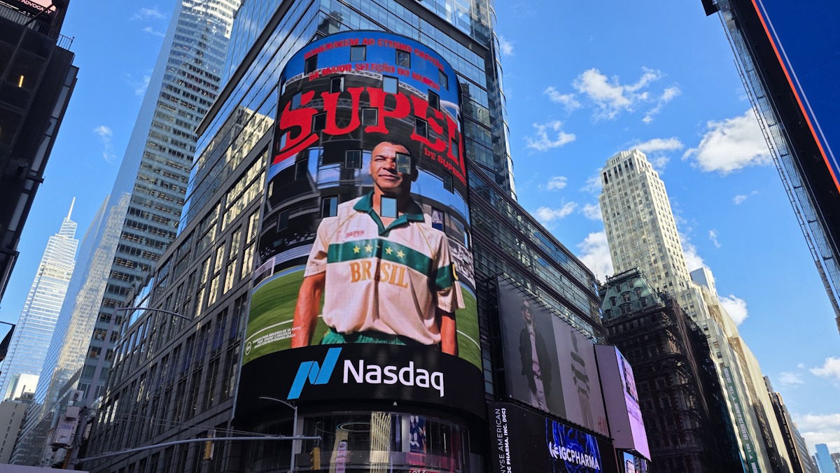 superbet-honors-cafu-with-times-square-campaign-for-2026-collection
