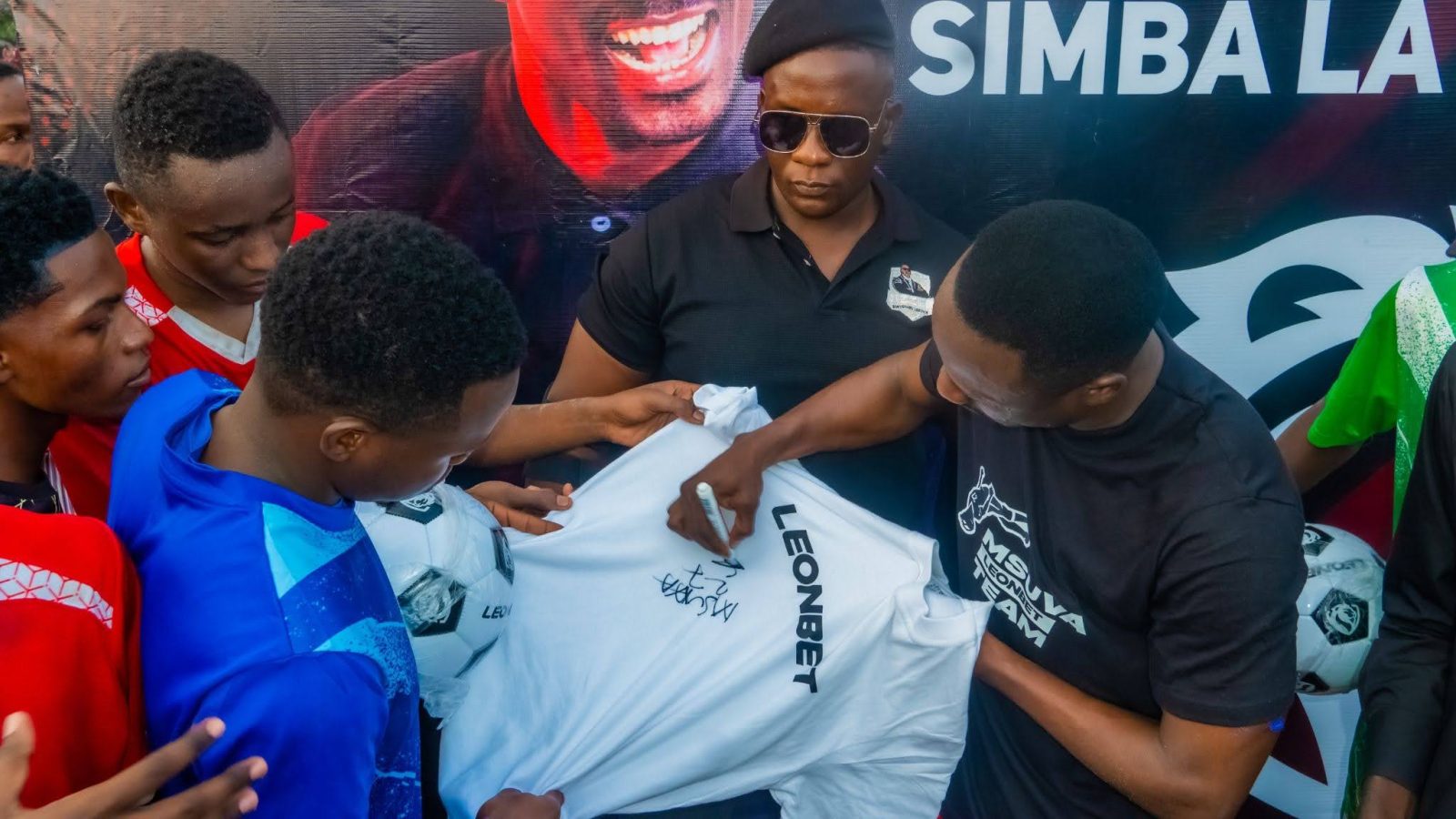 leonbet-and-simon-msuva-continue-the-journey-with-a-nationwide-media-tour-following-the-msuva-story